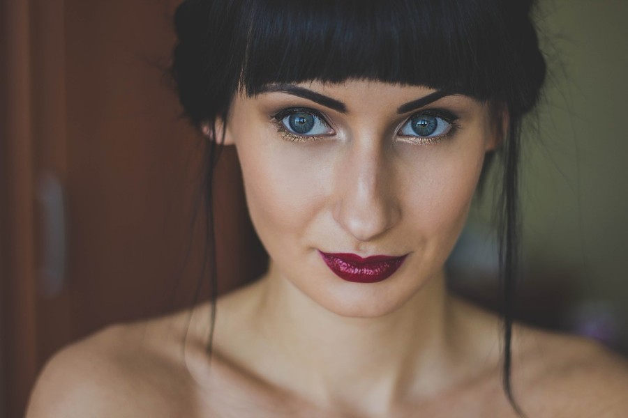 woman with red lipstick